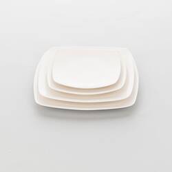 6 kleine Coup-Teller, eckig, cremeweißes Hotelporzellan, Serie Liguria A, Stalgast, 210 x 210 mm